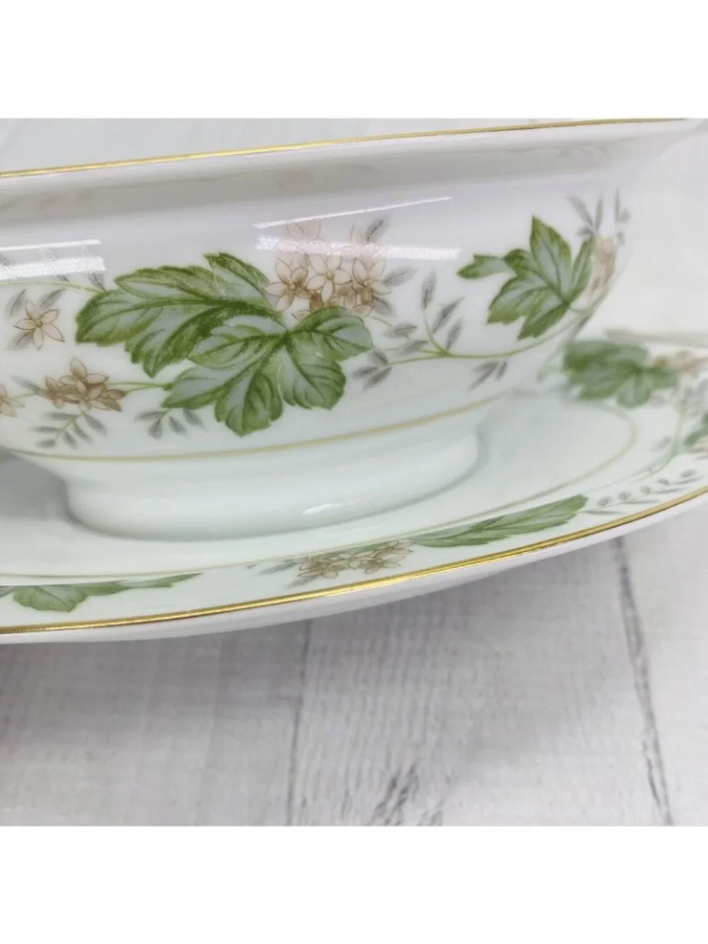 MCM Noritake DAPHNE 5312 Tan White Flower Gravy Boat With Attached Under Plate